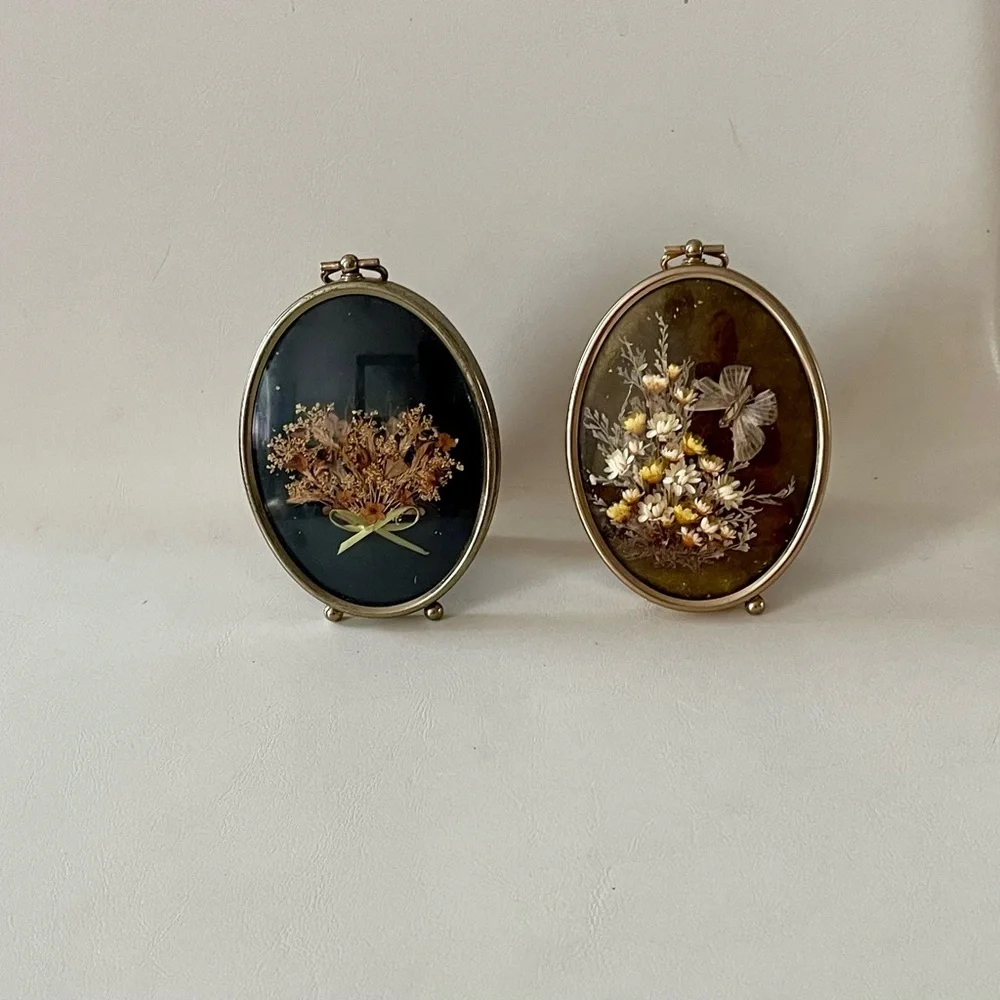 Elegant Floral Oval Frames - Black and Brown